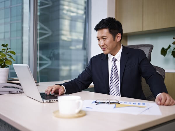 オンラインファクタリングにはメリットがある？会社選びのポイントも解説！